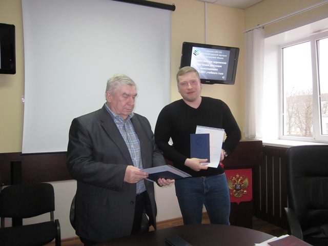 Вручение дипломов выпускникам Института