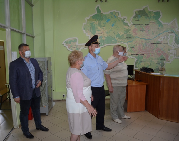 В Смоленске общественники посетили управление ГИБДД
