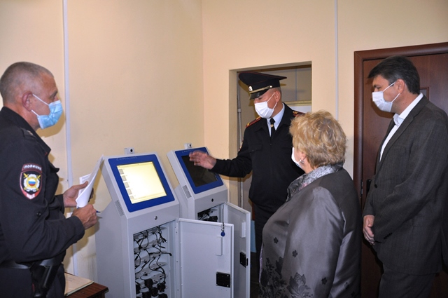 В Смоленске общественники провели мониторинг деятельности отдельного батальона патрульно-постовой службы полиции