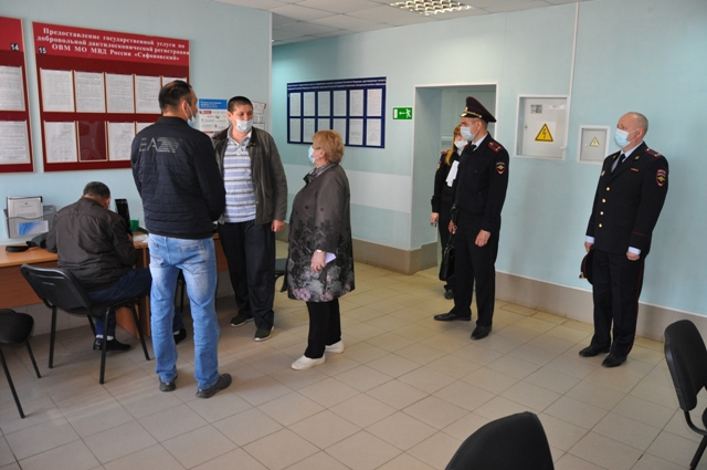 В Смоленской области представители общественности проверили качество предоставления госуслуг в сфере миграции