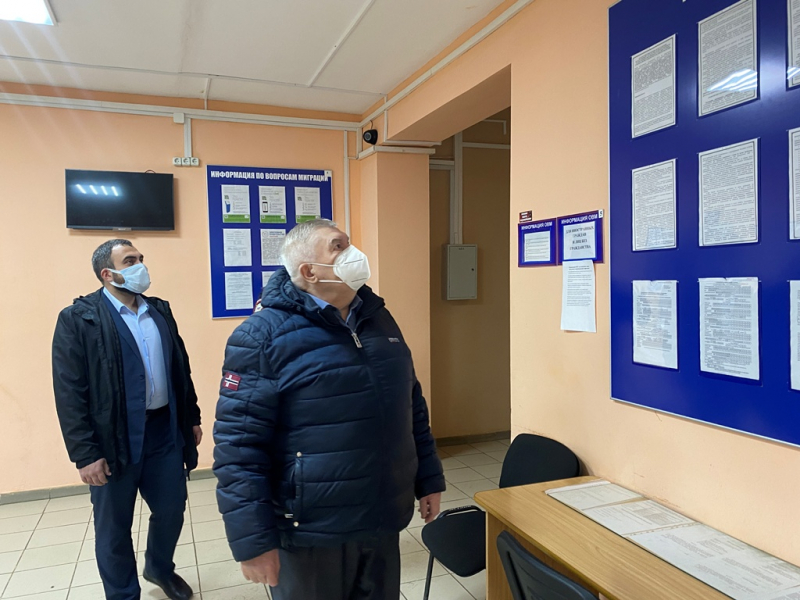 В Починке Смоленской области общественники проверили подразделения по вопросам миграции и Госавтоинспекции