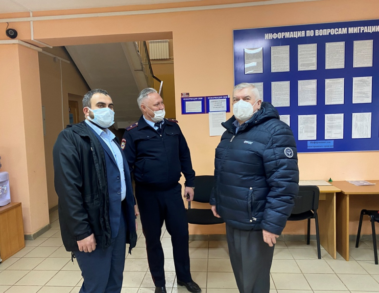 В Починке Смоленской области общественники проверили подразделения по вопросам миграции и Госавтоинспекции