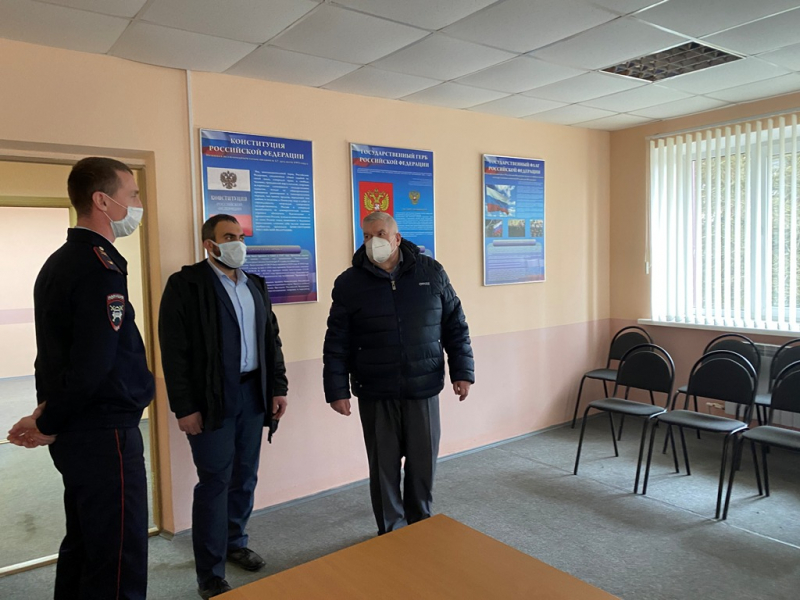 В Починке Смоленской области общественники проверили подразделения по вопросам миграции и Госавтоинспекции