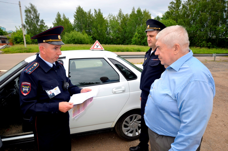 В Смоленске Общественный совет контролирует проведение экзаменов на право управления транспортными средствами