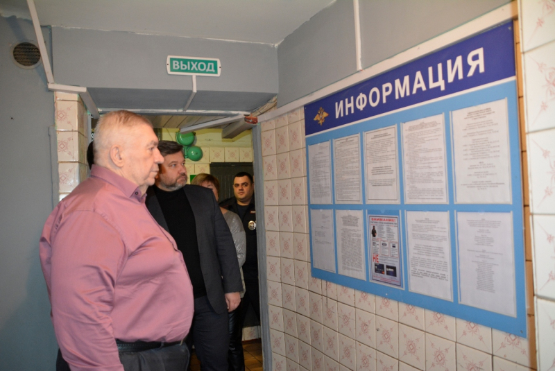 В Смоленске представители Общественного совета при региональном УМВД проверил спецприемник для содержания лиц, подвергнутых административному аресту