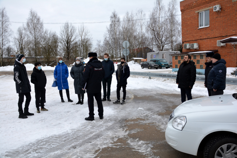 В Смоленске Общественный совет проверил деятельность по оказанию госуслуг отделением МОРЭР Госавтоинспекции
