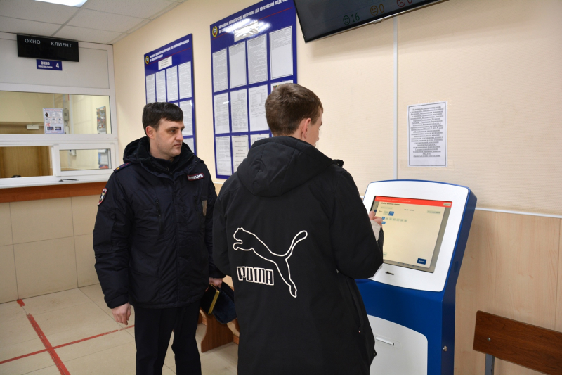 В Смоленске Общественный совет проверил деятельность по оказанию госуслуг отделением МОРЭР Госавтоинспекции