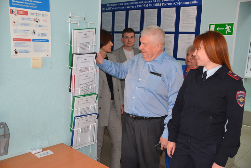 В Смоленской области Общественный совет проверил деятельность отдела по вопросам миграции в Сафоново