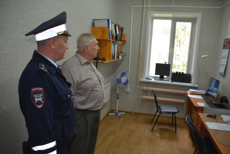 В Дорогобуже Смоленской области Общественный совет проверил несение службы сотрудниками Госавтоинспекции