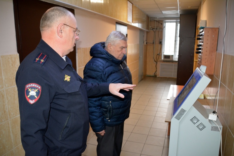 В Смоленске Общественный совет проверил деятельность отдельного специализированного батальона ДПС Госавтоинспекции