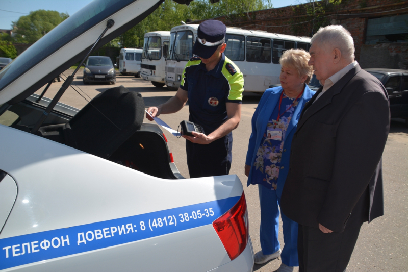 В Смоленской области общественники проверили несение службы сотрудниками Госавтоинспекции