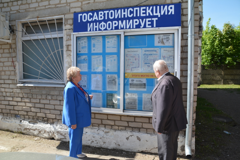 В Вязьме Смоленской области представители общественности оценили качество предоставления госуслуг по линии Госавтоинспекции